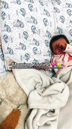 -Morning Routine 💗☀️- \\\\ postei video novo depois de mto tempo, não deixem flopar e espero que gostem 💗🥹 • • • TAGS: #reborn #babyreborn #preppy #preppylifestyle #rebornbaby #reborndoll #maddie #reborncommunity #rosalie #2024 #fy #fyp #foryou #fyyp #foryoupage #fypシ #fypシ゚viral #foryoupage #foryourpage #viral #viralvideo #viraltiktok #foryoupageofficiall