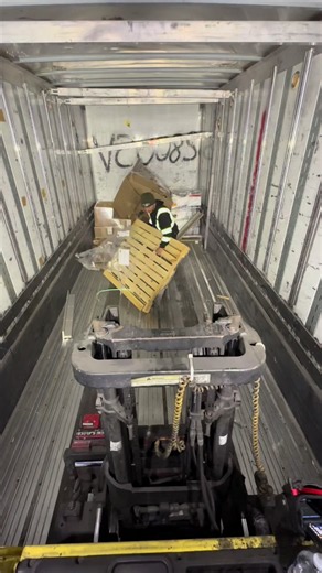 Forklift Operator Tips: Secure Freight & Shrink Wrap Best Practices