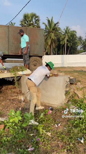 One Man Army: Beach Clean Up in Arugambay