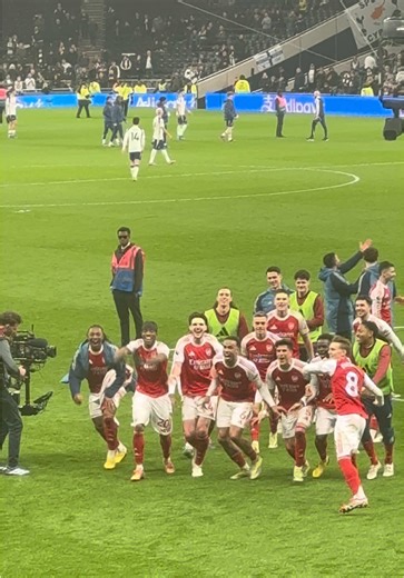 Arsenal Triumphs Over Spurs 4-1 in Premier League Showdown