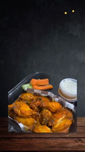 Mayra Mandujano on Instagram: "PAPAS GRATIS 🍟🍟🍟🔥‼️💯 Hoy en Chabelo's Country Snack PROMO PIDE TU ORDEN DE ALITAS O BONELESS + PAPAS G R A T I S 💯 @destacar SALTILLO 2000 Rincon Colorado #103"