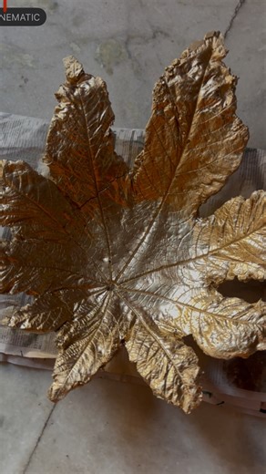 Suguna Simha on Instagram: "ఇది ఆకుతో చేశాను అంటే నమ్ముతారా?#trendingreels #trending #viralvideos #viralreels #diy #flowers #decor #handmade #natural #diyprojectsideas #diycrafting #crafts #centerpiecesideas"