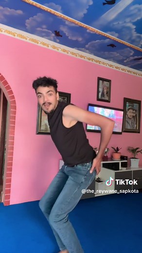 Chimpanzee Dance: Joyful Moves of These Primates