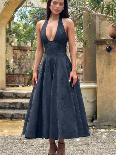 Elegant Black Halter Evening Dress for Formal Dinners