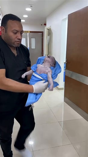 Sempre que esse vídeo viraliza os comentários ficam divididos em “profissional foda” “profissional de merda fez tudo errado”