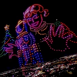 Sky Elements Drones (USA) celebrated the holidays with this spectacular drone display 🎄🌟 | Guinness World Records