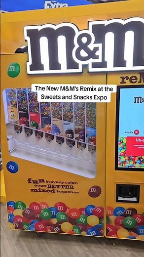 Trying the new M&M's Remix Machine at the Sweets and Snacks Expo #candy #mms #vendingmachine #yummy