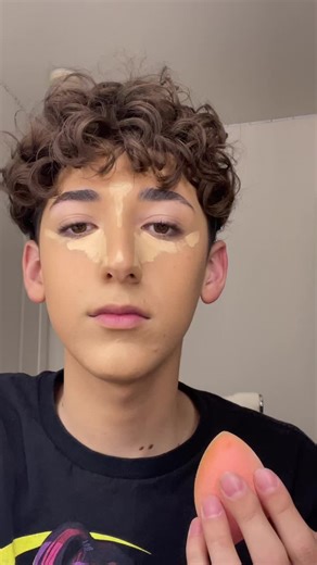 Makeup Sponge Squeezing Techniques for Flawless Application