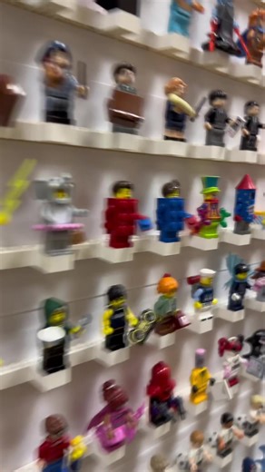 In this Lego Minifigure order we got: a assassin droid from Star Wars, building instructions from Harry Potter, and Captain Panaka Sith Infiltrator #bricklinkstore #legominifigures