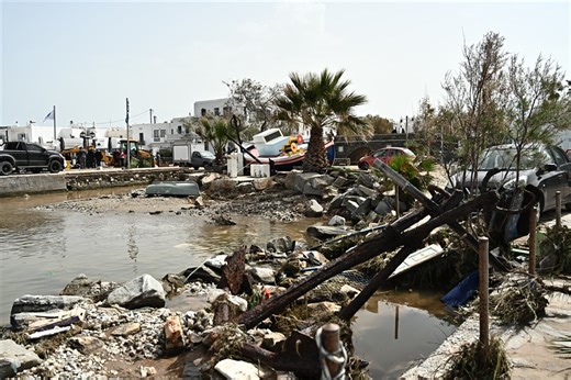 Paros, Mykonos in "state of emergency" due to widespread damages by severe storms