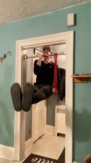 Assisted one arm chin-ups #calisthenics