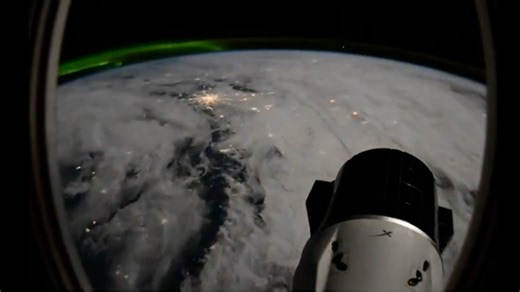 Stunning Views from Space: SpaceX Dragon's Earth Orbit Captivates Global Audience – Archyde