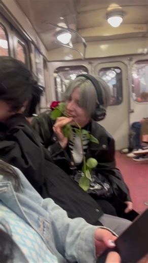 kiss #ivanalienstage @statffor #ivantill #till #alienstage #tillalienstage