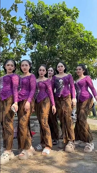 Kemenyek-Kemenyek #sekargadung #sinden #beranda #budayajawa #berandayoutube