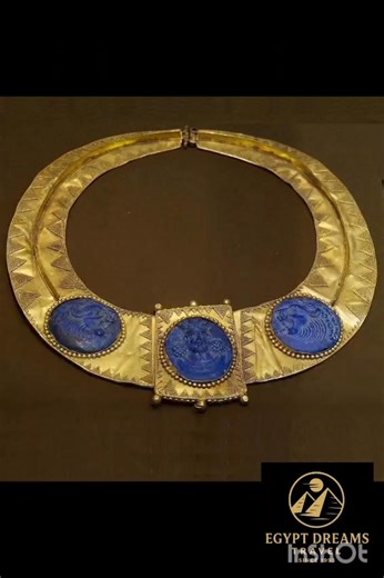 🫵You're speaking the language of the ancient Egyptians! Note: It's called a language, not a dialect, because there's no such thing as a dialect. It has survived for 7,000 years! Did you know that we still speak 130,000 ancient Egyptian words that are 7,000 years old? --------------------------- More than 130,000 words have been identified in the ancient Egyptian language. Egyptians still speak this ancient Egyptian language. Before Christ, it was written in hieroglyphic, hieratic, and demotic s