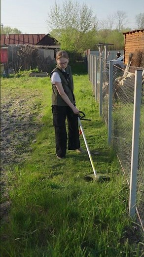Cordless string trimmer in action #dnipro_m #tool #trimmer #garden #yard