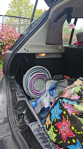 Hate bulky buckets? 🪣 Say hello to Better Bucket, the space-saving bucket that pops open in seconds and folds flat when you're done! 🙌 💪 Strong & leakproof 👍 Collapsible & easy to store 🤩 Comes with 2 sizes: 10L & 5L 👌 Built-in hook & easy-pour groove Perfect for cleaning, camping, gardening & more 🌿🚗🏕️ | Must Have Ideas UK