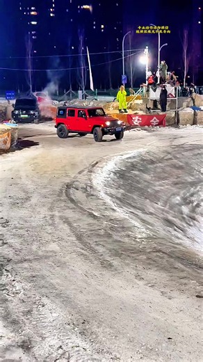 🚙🧊 JEEP WRANGLER RUBICON 392 vs ICE PIT — CAN 470 HP BEAT THE ICE? 😱❄️ Engine: 6.4L HEMI V8 Power: 470 HP Torque: 470 lb-ft (637 Nm) Transmission: 8-speed automatic Drivetrain: 4×4 AWD A mighty V8, massive torque, and legendary off-road capability! 💪 But this icy pit is ready to test every bit of its power and traction. Will the Wrangler conquer the frozen obstacle or lose its grip? 🥶🔥 #Jeep #Challenge #OffRoad #drift #4x4