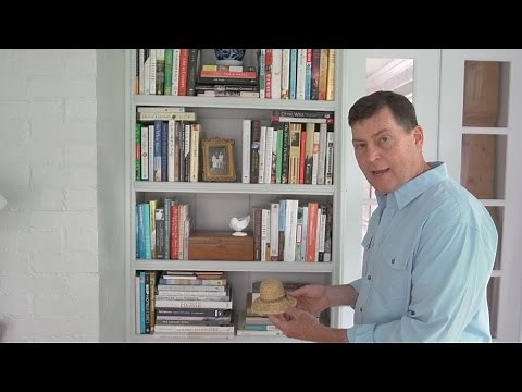 How to organize your bookshelf with style