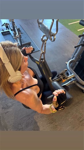 Why lift weights if you do yoga? Because yoga builds awareness and mobility — and lifting weights builds strength to support it. When you combine them, your poses get more powerful, your joints more protected, and your confidence skyrockets. Strong and supple? That’s the glow-up no one talks about. #yoga