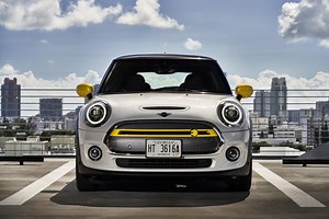 2020 MINI Cooper SE - A Walkaround Video Showing The Design