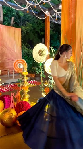 Dwija Soni | Visual Communication Designer on Instagram: "Girls feel the mosttt beautiful during these 9 days🥰✨🪷🦚 Blouse and Duppatta by @vrushank.ginifashion Chaniya by my most fav @rachna_s_soni (Navratri, Garba nights, Ahmedabad, outfit inspiration, gujarat, chaniya choli) #navratri #trending #garbanights #trendingsong #explore #festive #fyp"