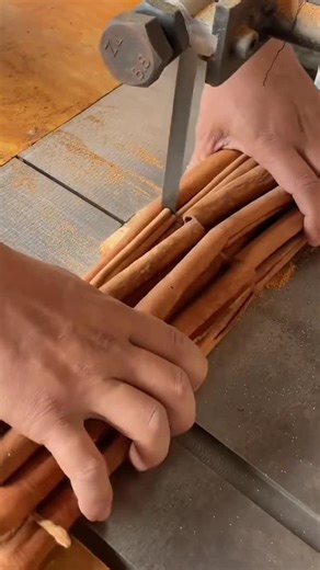 Dried Flowers Wholesaler on Instagram: "We are not selling products to you, but take natural beautiful things and happy life to you! Enjoy the nature together! #3hlink #Lavender #palmleaves #driedflowers #3hlinkflower #preservedflower #bohodecor #pampasgrass #hydrangea #homedecor #weddingdecoration #babybreath #handmadecrafts #hoteldecor #luxurydecor #flowerbouquet #flowerboxes #flowerbouquets #hydrangeas #christmasdecor #christmasflowers #preservedtree #witchbroom #christmas #driedflowerwholesa