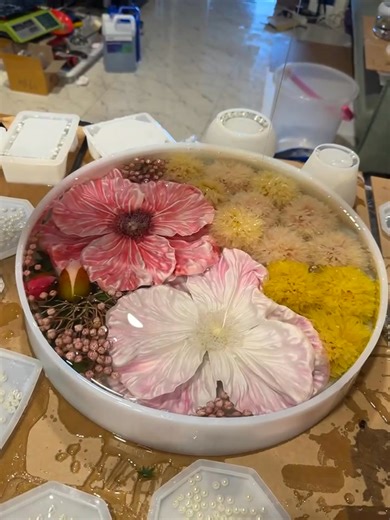 昨天的最新作品（花开钱來）chair 加我的ig https://www.instagram.com/da_epoxy_arts?igsh=ZzBudXc1dm5wc2lw&utm_source=qr | Addy Lee