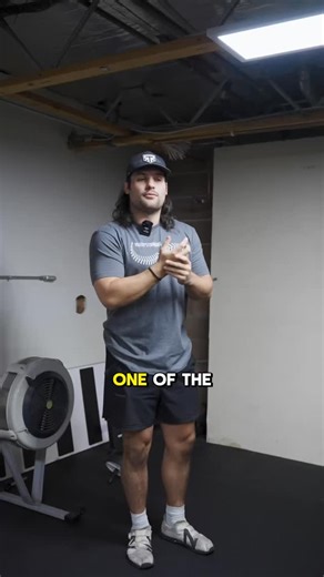 Director of Performance, @greenwoodtraining, breaks down how to hinge in our new series on lifting fundamentals. The hinge is not a squat, but most athletes make it look like one. Understanding the difference is key. Here’s what a proper hinge should look like and how to do it so you actually get the benefits — stronger posterior chain, better hip power, and safer movement patterns. If you want to learn how to lift the right way and build your foundation, send us a message and we’ll get you star