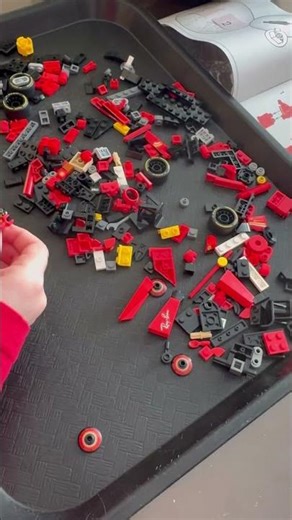 Building a Lego sport car ￼🚗