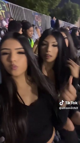 Compliments and Confidence in Social Dynamics