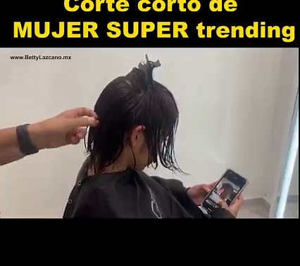 Quieres aprender hacer este bello corte ? Betty Lazcano te enseña como realizarlo de manera facil y rapida ! sigue este paso a paso. Te gustaria ser colorista y peluquero profesional ? en la academia en linea de Betty Lazcano puedes hacerlo y graduarte como todo un profesional y obtener certificacion al final del curso y asi poder trabajar en cualquier peluqueria como colorista y peluquero o porque no , poner tu propia empresa . Entra en este link para que te suscribas a la academia en línea de 
