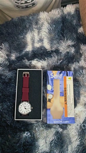 The Speidel Original Scrub Watch is designed for nurses and medical professionals who need reliable, easy-to-read timekeeping during busy shifts. Lightweight, durable, and comfortable for all-day wear, it features a clear dial and simple design that’s perfect for healthcare environments. #ScrubWatch #NurseEssentials #MedicalProfessionals #HealthcareGear #WorkWatch