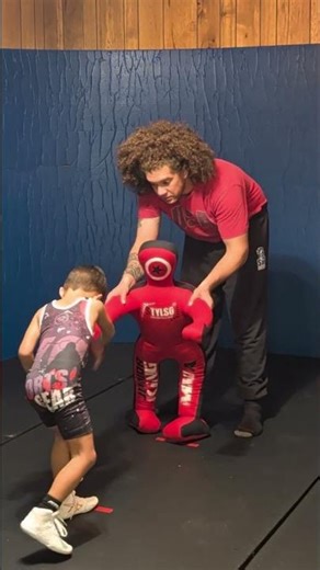 Master Wrestling: Pinning Techniques & Stance Secrets Revealed! #shorts