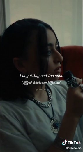 Zoya Azadeh သည် TikTok ပေါ်တွင် ရှိသည်