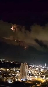 ياساتر هذي في دبي؟؟ ولا فيه أي دفاعات جوية الصواريخ تتقهوى وهي نازله