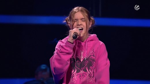 Emma ist bei #VoiceKids, um der Welt ein gutes Eminem-Cover zu liefern. 💪 Sie singt und rappt "Mockingbird" von Eminem. Damit bringt sie alle Coaches zum Staunen und erntet einen Vierer-Buzzer. #clip | SAT.1