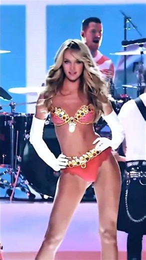 What Candice Swanepoel Did After Tripping on the Runway 😳👏