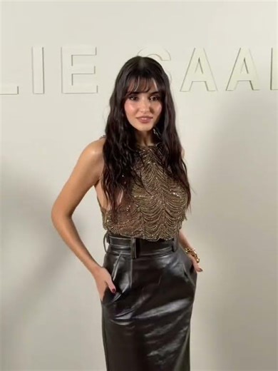 Hande Erçel’s Breathtaking Fashion Moment! #HandeErçel #ElieSaab #shorts