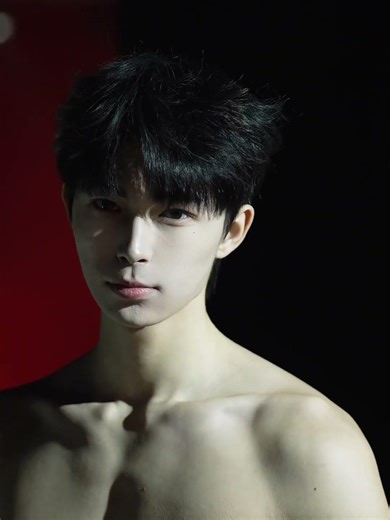 Are you cold? I'll turn on my hotspot for you. #gym #fitness #bl #shortsviral