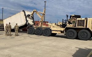 美军PLS托盘载运系统操作演示