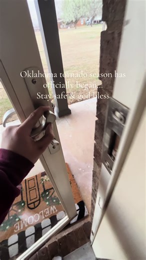Oklahoma tornado season has officially began stay safe & god bless#lawton #tornado