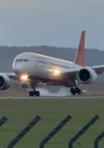Air India b787 landing with Sunset at Runway 14 at Zurich Airport 🇮🇳😍 #airindia #b787 #boeing #planespotting #fyp