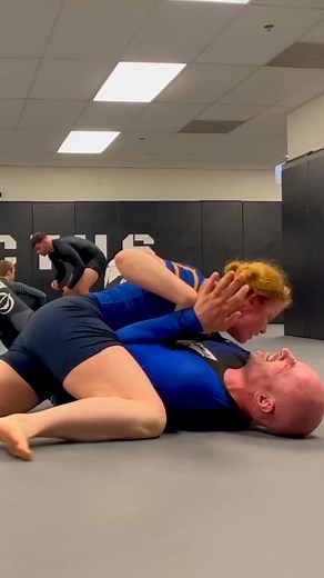 Side Control Escape: Frame to Knee In (Recover Guard) Escape from kesa gatame aka Judo side control aka scarf hold by framing to get inside elbow position then get a knee in to recover guard #realizebjjlife #brazilianjiujitsu #jiujitsuclips #queenofthenorth #crystalnadeaubjj #crystalnadeaumma | Realize BJJ Life