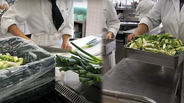 Massive Cooking Pot Creates a Feast for Thousands