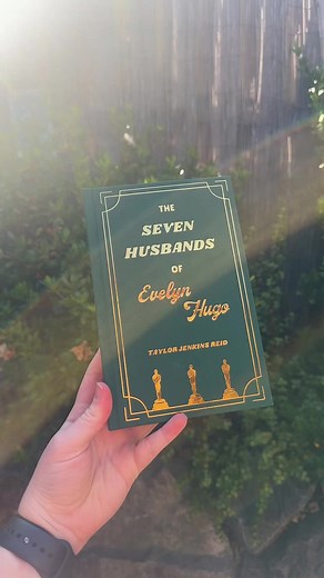 I love this green and gold together 😍 #book #books #booktok #bind #bookbind #rebind #bookrebind #binding #bookbinding #rebinding #bookrebinding #harcover #hardcoverbook #handmade #etsy #etsyseller #smallbusiness #evelynhugo