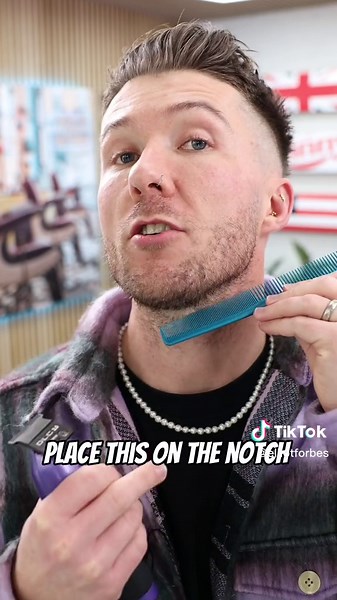 Getting your beard line in the right position can be very tricky! And before you comment, yes I know that this can’t be considered a beard by all of you beardy folk who make it your entire personality! 😂 But the tips are still valid! People scared of going too high so leave it way too low Others try to make the jaw line pop and go too high with it! Hope this helps 😃🙌🏼 #beard #menshair #mensgrooming #barber #londonbarber #bearded #beardline #beardtok