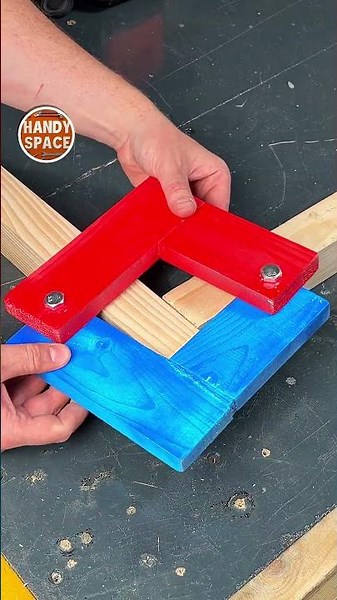 Lock the Corner! Wooden Clamp and Wedge Hack!