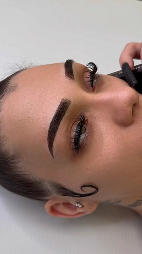 19 reactions | Do your brows have fullness but lack that clean, symmetrical shape? Powder brows are perfect for you! They enhance your natural brows by adding definition and structure - giving you a polished, even look without the need to fill them in every day.  Book by clicking that link in my bio. You won’t regret it 殺 @highlight | Natalia Rodriguez | Facebook