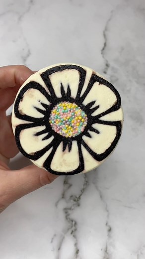 Pipe and press cupcakes 🌸🧁 pipe a pattern, add sprinkles and press your cupcake onto it, freeze for 15 minutes before removing parchment paper 💗 #cupcake #cakedecorating #buttercream #cakedbyrach | Caked By Rach